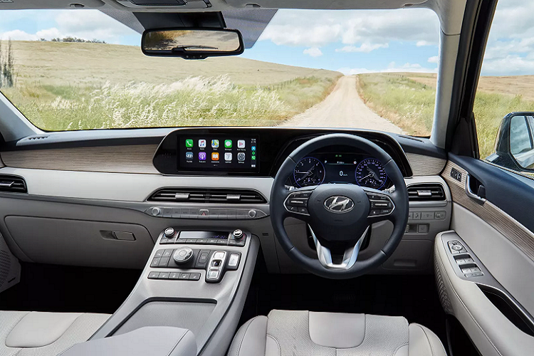 Riêng giá xe Hyundai Palisade Highlander cao cấp nhất sẽ có giá dao động từ 53.212 USD (1,23 tỷ đồng) đến 56.210 USD (1,3 tỷ đồng). Hyundai Palisade ra mắt cuối 2018. Đây là cái tên được hãng xe Hàn định vị để cạnh tranh với Kia Telluride, Ford Explorer, Toyota Highlander, Honda Pilot, Mazda CX-9.