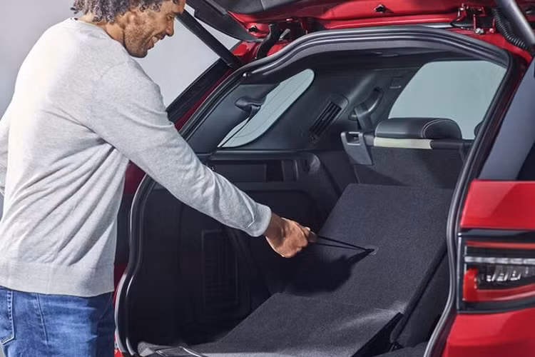 Kết cấu xe được tuyên bố là cứng hơn 13% so với phiên bản tiền nhiệm và bao gồm kết cấu khung phụ subframe mới có khả năng làm giảm độ rung cũng như tiếng ồn lọt vào bên trong cabin.