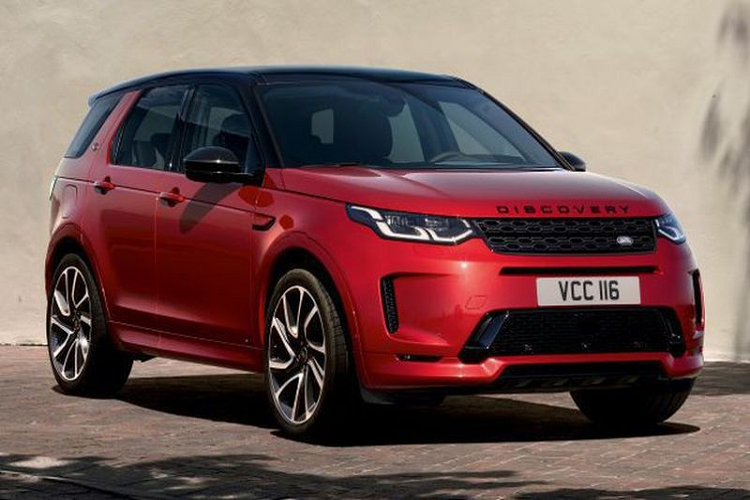 Discovery Sport 2020 mới được nhập khẩu vào thị trường Thái Lan nên giá rất cao. Bản D180 máy dầu có giá xấp xỉ 132.900 USD, trong khi các đối thủ chưa đến giá 120.000 USD. Giá xe Discovery Sport 2020 bản plug-in hybrid có giá thấp hơn chút nhưng vẫn ở ngưỡng 114.000 USD (khoảng hơn 2,68 tỷ đồng).