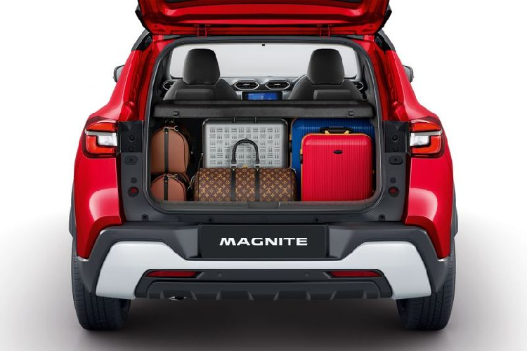 Mẫu xe SUV Nissan Magnite còn có một lựa chọn khác là động cơ xăng hút khí tự nhiên 1.0L 3 xi-lanh sản sinh công suất 72 mã lực và mô-men xoắn cực đại 96Nm, đi kèm với hộp số sàn 5 cấp duy nhất, cho mức tiêu thụ nhiên liệu 5,3 lít /100 km.