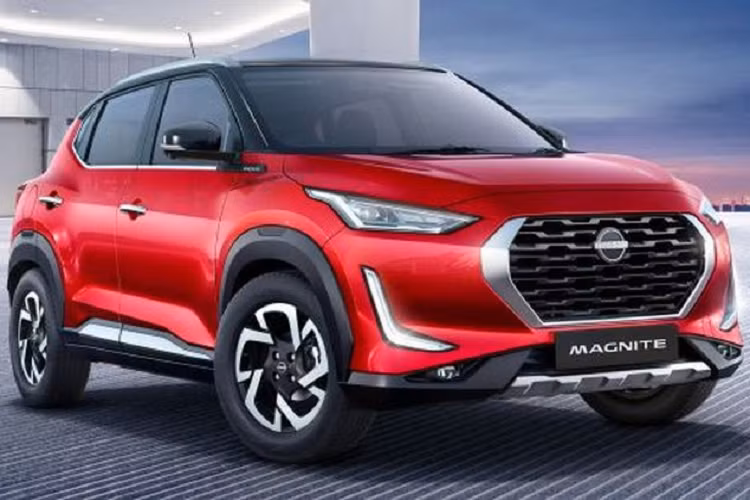 Về mặt an toàn, Magnite 2021 dành cho thị trường Ấn Độ có 2 túi khí, ABS, EBD, Hệ thống kiểm soát động lực xe, kiểm soát lực kéo, hỗ trợ khởi hành ngang dốc và màn hình quan sát xung quanh 360 độ. Mức giá xe Nissan Magnite 2021 hiện đang có mức từ 499.000 - 935.000 Rupee (khoảng 156 - 292 triệu đồng).