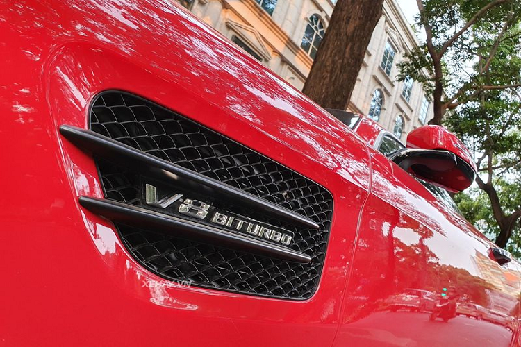 Mẫu xe thể thao này sở hữu kích thước cơ bản là chiều dài tổng thể 4.546 mm, rộng 1.939 mm, cao 1.288 mm và chiều dài cơ sở 2.630mm.