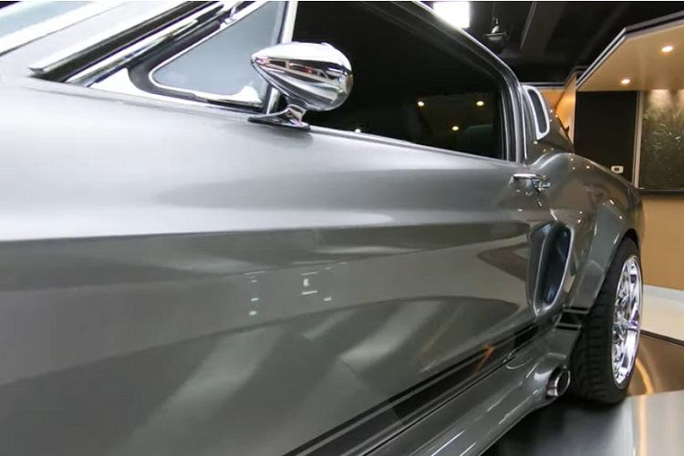 Dựa theo thông tin rao bán xe từ Vanguard Motor Sales, chiếc xe Mustang độ này được đặt tựa đề đơn giản là Ford Mustang 2011.