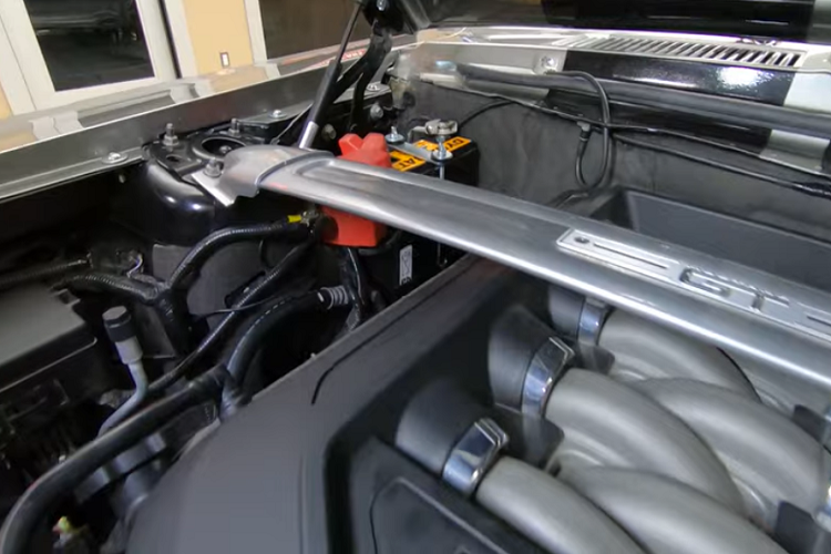 Hệ thống máy móc của xe vẫn được giữ y nguyên, một điều không bất ngờ khi nó mới chỉ có khoảng 26.700 km trên đồng hồ.