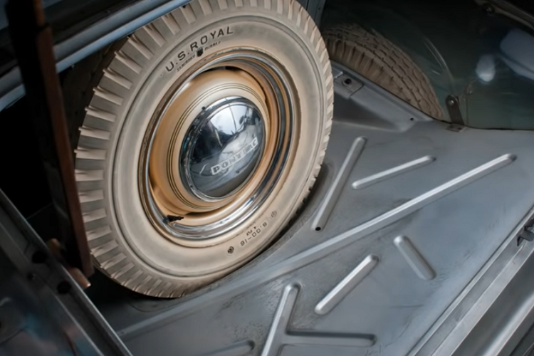 Trên thực tế, nó đã trỗi dậy trong năm 2011, khi nó mang lại 308.000 tại một buổi đấu giá xe Pontiac Ghost Car. Trong năm 1942, GM đã để chiếc Ghost Car đầu tiên được trưng bày tại Viện bảo tàng Smithsonian Institution, nơi nó nằm yên cho tới năm 1947, khi nó không còn đủ tính thu hút để được trưng bày nữa. Sau nó, nó đã gửi tới nhiều đại lý Pontiac khác nhau trên khắp nước Mỹ, trước khi trở thành một phần trong bộ sưu tập riêng của một ai đó.