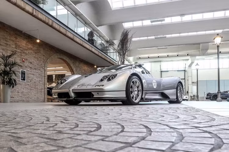 Về tương lai, hãng cho biết sẽ có nhiều điều thú vị về chiếc siêu xe Pagani mới sẽ sử dụng động cơ xanh. Tuy nhiên, hiện tại vẫn chưa có một đơn vị nào, một đại lý nào trên toàn thế giới yêu cầu hãng bán xe một chiếc Pagani “thân thiện với môi trường”.