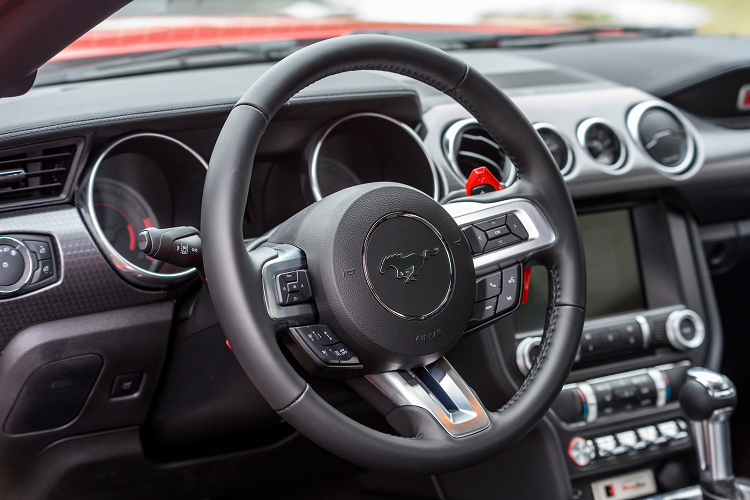 Theo như hãng độ này, việc nâng cấp hệ thống treo của xe sẽ mang đến khả năng kiểm soát một cách linh hoạt, thoải mái và có thể dễ dàng chuyển từ chế độ đi phố sang chế độ thể thao chỉ với một nút bấm.