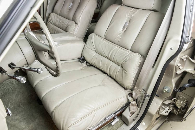 Sau đó, đại lý xe hơi này đã bán chiếc Continental cho một quý ông lớn tuổi vào thời điểm năm 2012. Người đàn ông này đã sống trong một ngôi nhà dưỡng lão do đó cũng dường như không sử dụng chiếc xe mà cất giữ trong khu vực kho bãi. Sau đó 2 năm, vị chủ nhân này qua đời và giống như trước đó, phía gia đình đã giữ gìn chiếc xe trong nhà bảo quản nhiệt.