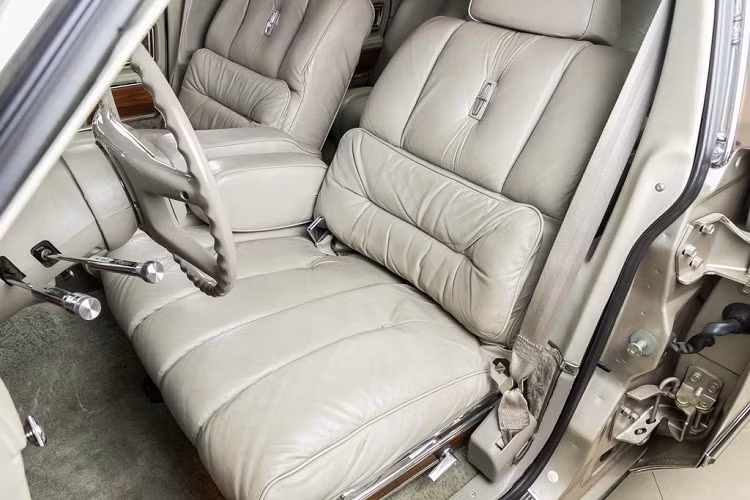 Sau đó, đại lý xe hơi này đã bán chiếc Continental cho một quý ông lớn tuổi vào thời điểm năm 2012. Người đàn ông này đã sống trong một ngôi nhà dưỡng lão do đó cũng dường như không sử dụng chiếc xe mà cất giữ trong khu vực kho bãi. Sau đó 2 năm, vị chủ nhân này qua đời và giống như trước đó, phía gia đình đã giữ gìn chiếc xe trong nhà bảo quản nhiệt.