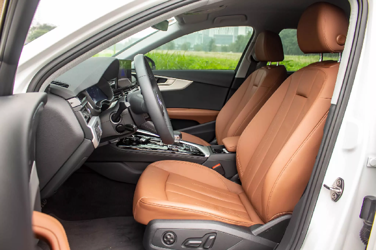 Hiện chưa rõ lý do gì khiến chủ nhân nhanh chóng “chia tay” mẫu xe sang Audi A4 40 TFSI sau thời gian vài tháng sử dụng, bên cạnh những lý do cá nhân thì có thể chủ xe đang dự định đổi lên dòng xe cao cấp và rộng rãi hơn như Audi A6 hoặc Audi Q7.