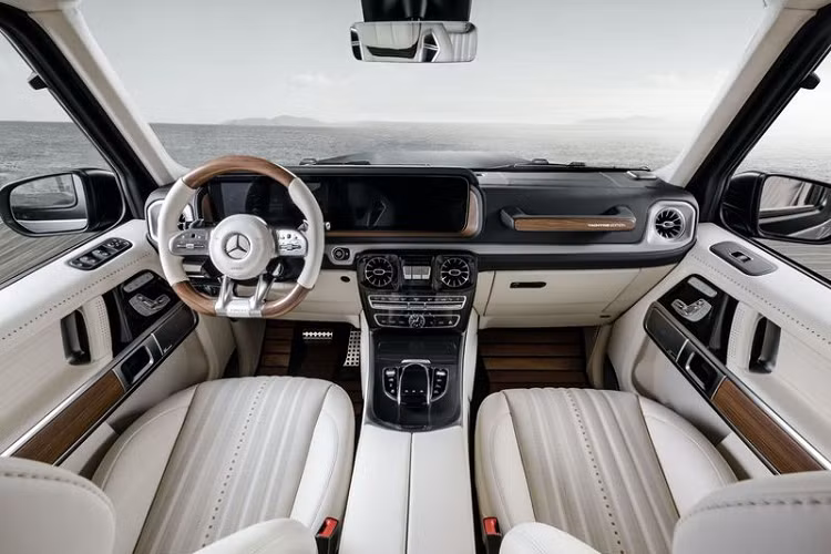 Cũng chính vì vậy mà hầu hết nâng cấp của SUV hạng sang Mercedes-AMG G63 Yachting Limited Edition nằm trong khoang cabin. Tuy nhiên, Carlex vẫn thực hiện khá nhiều thay đổi ở bên ngoài thân xe.