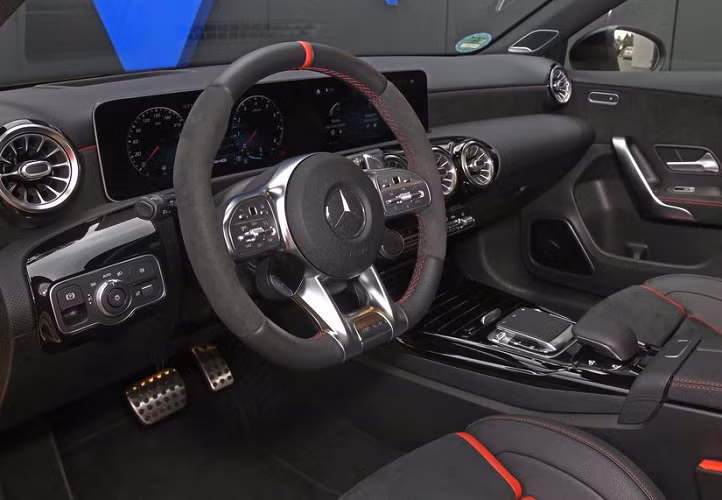 Qua đó, chiếc A45 sẽ sản sinh mức sức mạnh 459 mã và 560 Nm mô-men xoắn, cho khả năng tăng tốc từ 0 lên 100 km/h trong vòng 3,6 giây trước khi đạt ngưỡng tốc độ tối đa 318 km/h.