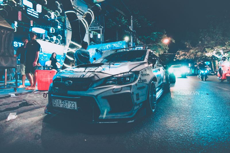 Mới đây, cánh săn ảnh đã tình cờ bắt gặp bộ đôi xế độ Subaru WRX và Nissan 370Z cùng nhau đậu trên một con phố ở trung tâm TP HCM.