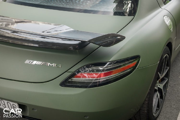 Hiện chưa rõ giá siêu xe Mercedes-Benz SLS AMG GT Final Edition độc nhất vô nhị này tại Việt Nam, nhưng chắc chắn số tiền phải bỏ ra để sở hữu mẫu siêu xe này sẽ không dưới mức 14 tỉ Đồng.
