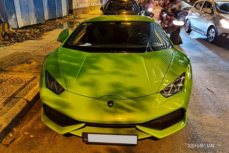 "Trái tim" của Lamborghini Huracan nhà Phan Thành sở hữu là khối động cơ hút khí tự nhiên 5.2 lít V10 phun nhiên liệu trực tiếp kết hợp công nghệ IDS, công suất 610 mã lực tại vòng tua máy 8.250 vòng/phút và mô-men xoắn cực đại 560 Nm tại 6.500 vòng/phút.