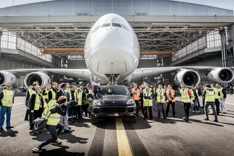 Với Wohler, tương lai của dòng xe này là một điều không thể dự đoán trước: “Xe sẽ có nhiều thay đổi trong 10 năm tới. Cayenne sẽ tiếp tục cuộc hành trình của mình và tiếp tục trở thành chiếc SUV tốt nhất trong phân khúc của nó. Tôi giờ đây đã có thể vui vẻ trao lại “dây cương” cho người kế nhiệm”.