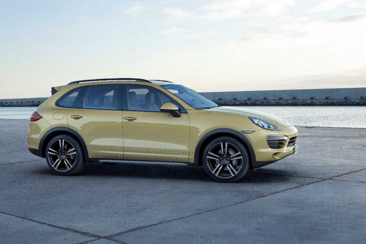 “Hệ dẫn động lai có ý nghĩa rất lớn với chúng tôi khi chúng tôi đã bán ra động cơ sáu và tám xy-lanh”, ông Wohler cho biết. “Khái niệm hybrid của chúng tôi là một cột mốc quan trọng đối với Cayenne trên hành trình trở thành mẫu xe plug-in-hybrid vào 2014 với phạm vi chạy điện hơn 30 km”.