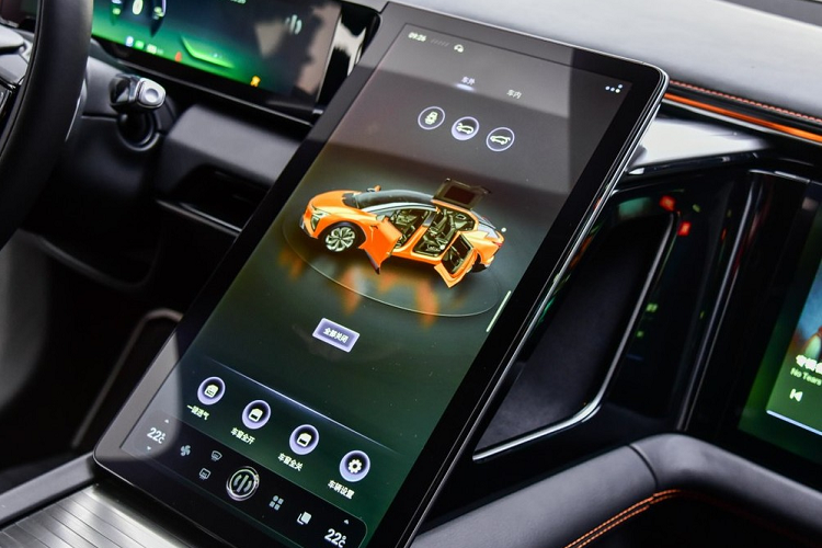 Không chỉ mang thiết kế gây choáng ngợp ở bên ngoài, nội thất của HiPhi X trông cũng rất ấn tượng và thể hiện tính chất công nghệ cao.