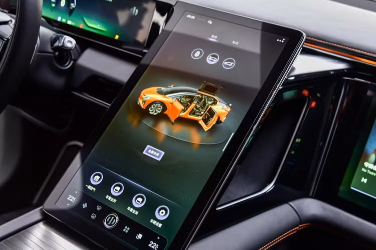 Không chỉ mang thiết kế gây choáng ngợp ở bên ngoài, nội thất của HiPhi X trông cũng rất ấn tượng và thể hiện tính chất công nghệ cao.