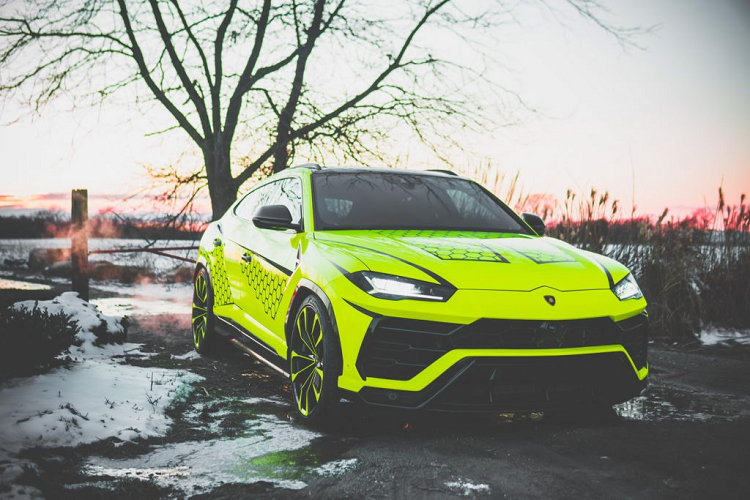 Trong quá khứ, Gia Lai Team từng gây ấn tượng mạnh với hành trình siêu xe mà tất cả những chiếc siêu xe Lamborghini, Ferrari, Aston Martin... đắt giá đều được trang trí với bản đồ Việt Nam cùng hai trái tim tượng trưng cho hai quần đảo Hoàng Sa và Trường Sa, khẳng định chủ quyền của đất nước ta với hai quần đảo.