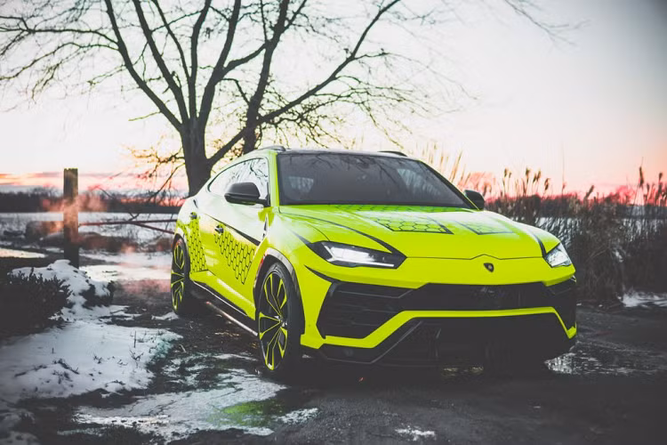 Trong quá khứ, Gia Lai Team từng gây ấn tượng mạnh với hành trình siêu xe mà tất cả những chiếc siêu xe Lamborghini, Ferrari, Aston Martin... đắt giá đều được trang trí với bản đồ Việt Nam cùng hai trái tim tượng trưng cho hai quần đảo Hoàng Sa và Trường Sa, khẳng định chủ quyền của đất nước ta với hai quần đảo.