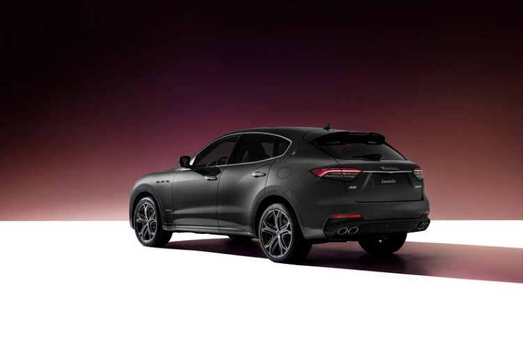 Maserati Levante GTS 2021 có thể tăng tốc từ 0 - 100 km/h trong 4 giây, trước khi cán tốc độ cực đại 292 km/h. Bên cạnh những thay đổi kể trên, toàn bộ dòng sản phẩm Maserati 2021 đều được bổ sung Hệ thống hỗ trợ lái xe chủ động, bao gồm các phiên bản mới nhất của hệ thống hỗ trợ đường cao tốc, hỗ trợ lái xe chủ động kết hợp kiểm soát hành trình thích ứng với tính năng định tâm làn đường. Không chỉ riêng đường cao tốc, công nghệ này có thể hoạt động trên mọi con đường miễn là đường có chất lượng tốt, ở tốc độ lên đến 145 km/h.