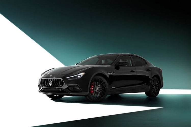 Chưa hết, tất cả Maserati 2021 đều được đi kèm dịch vụ Maserati Connect, cho phép chủ sở hữu giám sát và điều khiển xe từ xa bằng ứng dụng Maserati Connect cũng như các trợ lý cá nhân như Amazon Alexa và Google Assist. Nó cũng có thể được sử dụng để hỗ trợ liên lạc trong trường hợp khẩn cấp và xác định vị trí chiếc xe nếu xe bị mất cắp.