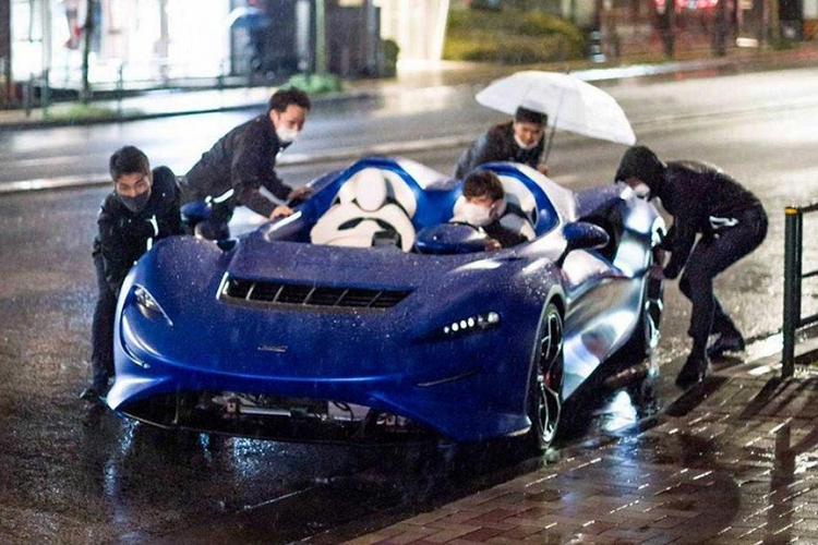 Elva là thành viên mới nhất trong dòng Ultimate Series của thương hiệu McLaren. Đồng thời, siêu xe McLaren Elva còn là mẫu mui trần đặc biệt, sánh ngang với những "đàn anh" như F1, P1, Senna và Speedtail. Do đó, chẳng có gì ngạc nhiên khi siêu xe này có giá khởi điểm lên đến 1,425 triệu Bảng (khoảng 42,5 tỷ đồng).