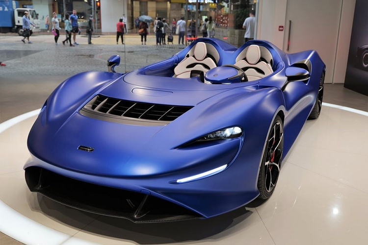 Có thể nói, những hình ảnh này đã cho thấy những nguy cơ mà người lái sẽ phải đối mặt khi lái siêu xe mui trần McLaren Elva, nhất là ở những khu vực thường xuyên nắng mưa bất chợt. Hãng McLaren từng giải thích rằng hệ thống kiểm soát khí lưu thông minh AAMS của Elva có thể tạo ra "bong bóng không khí" để bảo vệ người lái. Tuy nhiên, "bong bóng không khí" này có lẽ cũng chẳng thể phát huy tác dụng nếu gặp mưa lớn.