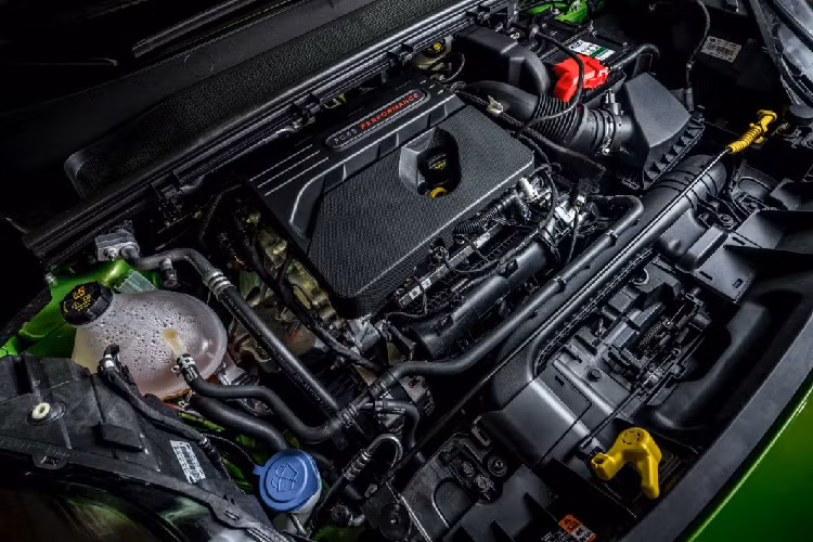 Chiếc SUV đô thị cỡ nhỏ này tốn 6,9 lít nhiên liệu cho 100 km di chuyển đường hỗn hợp theo tiêu chuẩn WLTP và thải ra môi trường 155 g CO2 cho mỗi kilomet vận hành. Ford Puma ST sở hữu bốn chế độ lái có thể được lựa chọn là Normal, Eco, Sport và Track. Ngoài ra, xe cũng sở hữu ba chế độ chống trượt như chống trượt hoàn toàn, chống trượt giới hạn và tắt hoàn toàn. Chế độ Launch Control cũng là một trang bị không thể thiếu trên phiên bản này.