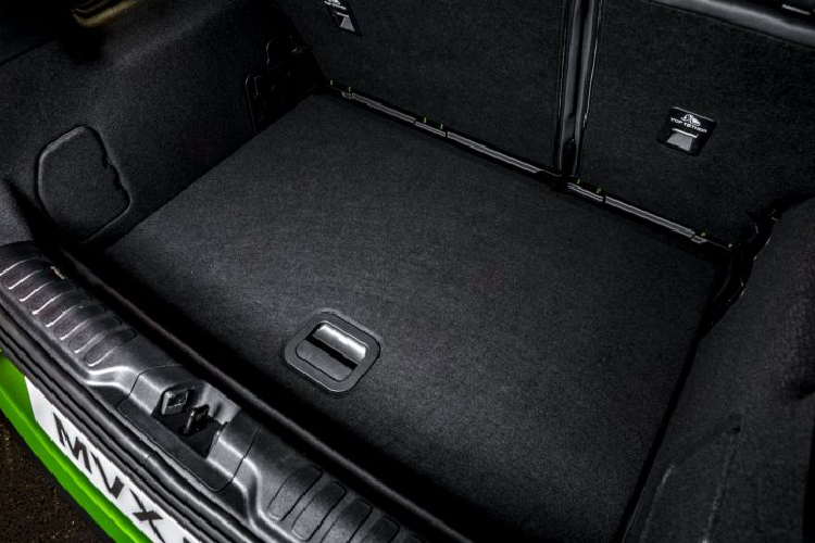 Mẫu xe này còn được trang bị công nghệ FordPass Connect cho phép chủ nhân của nó điều khiển một số tính năng từ xa như khóa cửa, định vị xe thông qua ứng dụng.