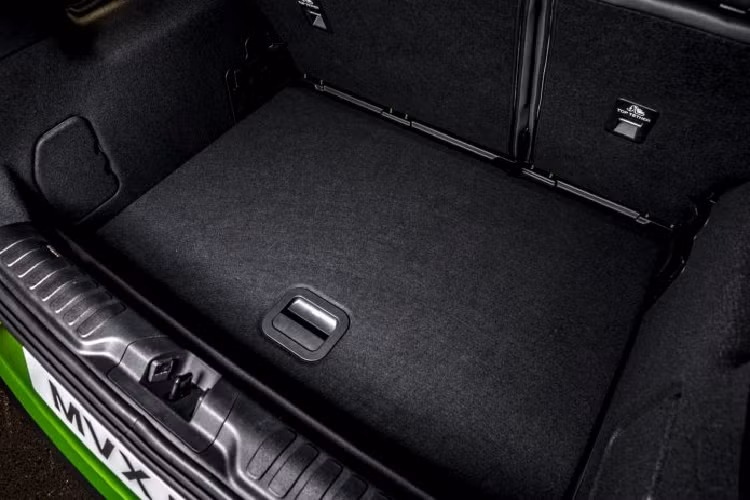 Mẫu xe này còn được trang bị công nghệ FordPass Connect cho phép chủ nhân của nó điều khiển một số tính năng từ xa như khóa cửa, định vị xe thông qua ứng dụng.