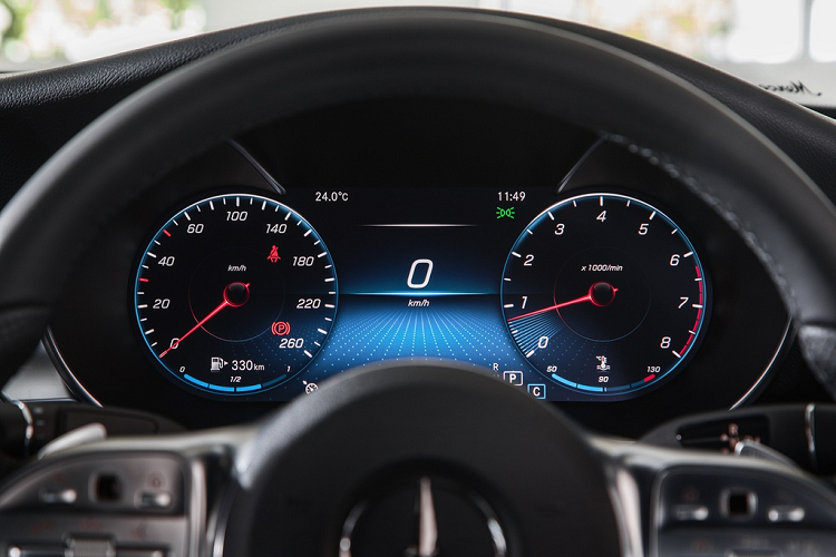 Các tính năng an toàn trên C 200 AMG Line được thừa hưởng hoàn toàn từ C 200 Avantgarde, bao gồm 7 túi khí, hỗ trợ đỗ xe chủ động, camera lùi, kiểm soát hành trình Speedtronic, giám sát điểm mù (ở vận tốc 10-200 km/h), hỗ trợ phanh chủ động và phanh khẩn cấp tự động.