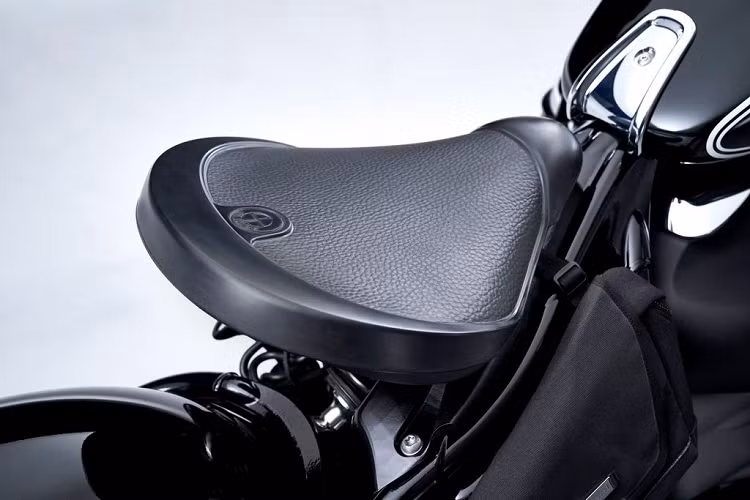 Đặc biệt, BMW R18 hoàn toàn mới sẽ là chiếc xe lý tưởng dành cho những tín đồ độ xe bởi thiết kế dễ dàng tháo rời. Cụ thể hơn, phần khung sườn phía sau hay nắp van, máy của chiếc BMW đều có thể tháo rời hoặc thay thế.