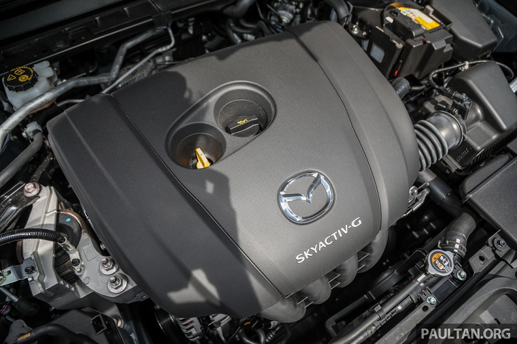 Khác với Malaysia, Thái Lan chỉ có duy nhất phiên bản động cơ hút khí tự nhiên SkyActiv-G 2.0L sản sinh công suất 165 mã lực và mô-men xoắn 213 Nm. Xe đi kèm hộp số tự động 6 cấp và hệ dẫn động cầu trước. Theo Mazda, CX-30 có thể tăng tốc 0-100 km/h trong 9,7 giây, vận tốc tối đa 196 km/h, mức tiêu hao nhiên liệu là 6,5 lít/100 km.