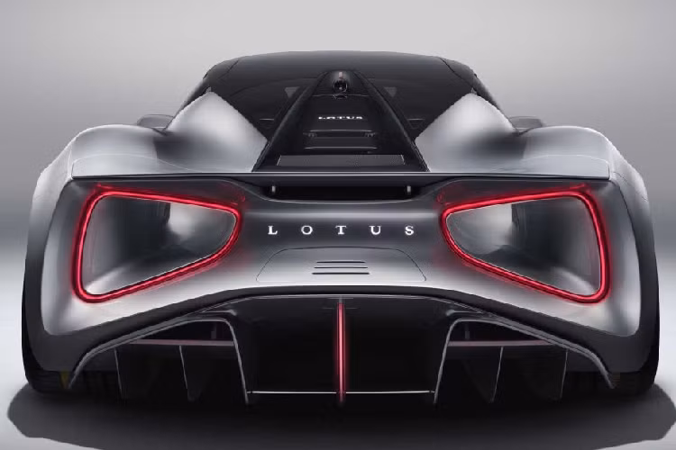 Không chỉ là chiếc siêu xe mạnh nhất của Lotus, Evija còn là chiếc xe mạnh nhất trên thị trường ở thời điểm này. Lotus trang bị cho xe bốn động cơ điện, đặt tại bốn bánh xe và có thể tạo ra tổng công suất lên đến 1.974 mã lực. Xe sở hữu viên pin dung lượng 70 kWh, cùng với đó là công nghệ dẫn động do Integral Powertrain, công ty cung cấp hệ dẫn động cho VW I.D. R.