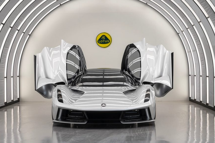 Với chiếc xe này, thương hiệu ôtô Lotus không còn là một nhà sản xuất xe thể thao cỡ nhỏ nữa, giờ đây, hãng đã có cho mình một chiếc hypercar thực thụ. Sau đây sẽ là tất cả những gì bạn cần biết về chiếc hypercar chạy điện đầu tiên của Lotus.