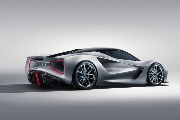 Xe sẽ chỉ được sản xuất giới hạn 130 chiếc, giá xe Lotus Evija sẽ là 2,3 triệu Đô-la. Đẻ có thể giữ cho mình một vị trí trong số 130 suất mua, khách hàng sẽ phải đặt cọc số tiền 233.000 Đô-la và chờ đợi khoảng từ một đến hai năm để nhận xe. HIện tại, Evija đang ở những giai đoạn phát triển cuối cùng trước khi những chiếc đầu tiên sẽ được giao đến tay khách hàng vào tháng 6 tới đây.