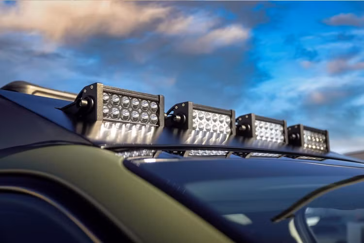 Tương tự Sorento X-Line mới, hai mẫu xe concept Kia Sorento Yosemite và Sorento Zio cũng có góc tiếp cận cũng như góc thoát khác biệt so với Sorento tiêu chuẩn. Ngoài ra, xe còn có chiều cao gầm lớn hơn, đạt mức 211 mm, baga nóc hầm hố hơn và hệ dẫn động 4 bánh toàn thời gian nâng cấp.