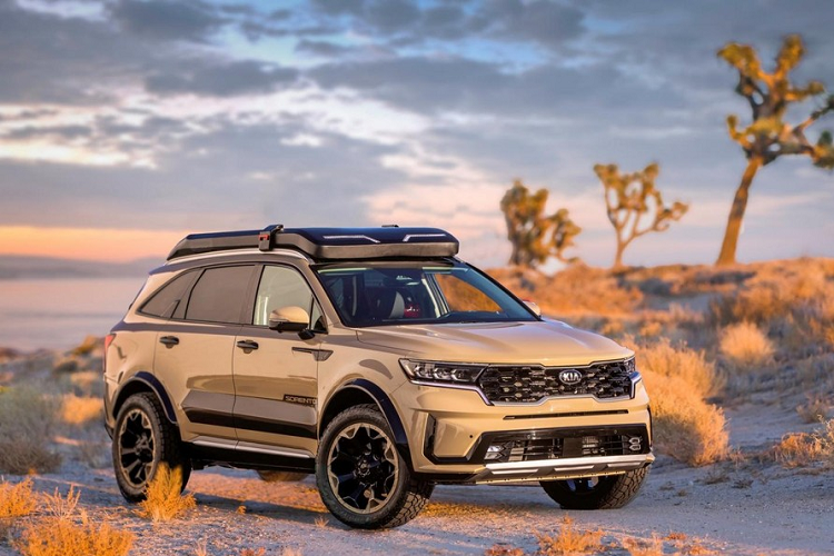 Công ty trực tiếp thực hiện dự án ra đời Yosemite và Zion lại là LGE-CTE Motorsports. Đây là công ty chuyên độ xe off-road và đặt trụ sở tại bang California, Mỹ. Đầu tiên là Kia Sorento Yosemite 2021, được thiết kế để dành cho "những chuyến khám phá vùng cao hoặc người sống trên núi". Bên ngoài, mẫu xe này sở hữu màu sơn ngoại thất xanh nhám có tên Pine Green và những điểm nhấn màu đen bóng tương phản.