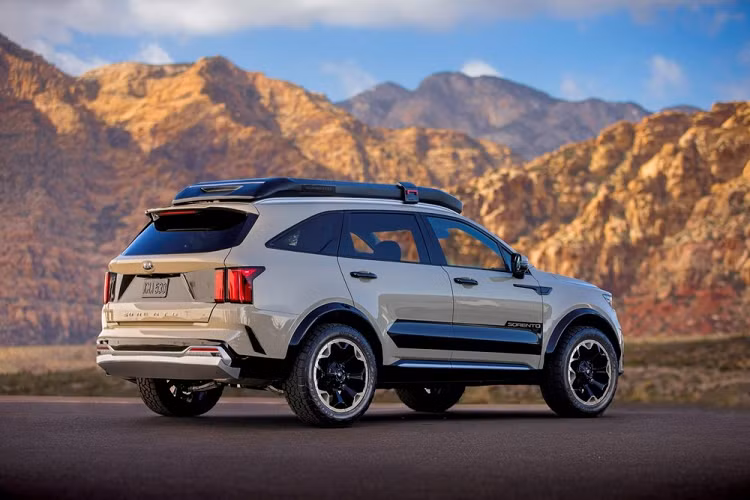 Thứ ba là động cơ xăng GDI 4 xi-lanh, tăng áp, dung tích 1,6 lít, kết hợp cùng mô-tơ điện 44 kW, tạo ra công suất tổng cộng 227 mã lực. Động cơ này chỉ đi với hộp số tự động 6 cấp và hệ dẫn động cầu trước. Lượng xăng tiêu thụ của hệ truyền động này là 6,03 lít/100 km nội thành, 6,72 lít/100 km đường cao tốc và 6,36 lít/100 km đường hỗn hợp.