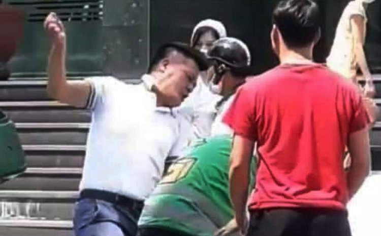 Cong an thong tin ve vu lai xe GrabCar danh nhau voi tai xe GrabBike