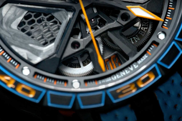 Excalibur Spider Huracan STO được trang bị máy cơ RD630, loại máy này có khả năng dự trữ năng lượng lên đến 60 giờ.