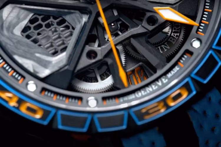 Excalibur Spider Huracan STO được trang bị máy cơ RD630, loại máy này có khả năng dự trữ năng lượng lên đến 60 giờ.