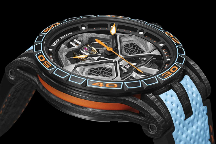 Roger Dubuis cho biết hãng chỉ sản xuất giới hạn đồng hồ này với số lượng 88 cái. Giá đồng hồ Lamborghini Huracan STO có mức bán lẻ là 56.500 USD, tương đương 1,3 tỷ đồng.