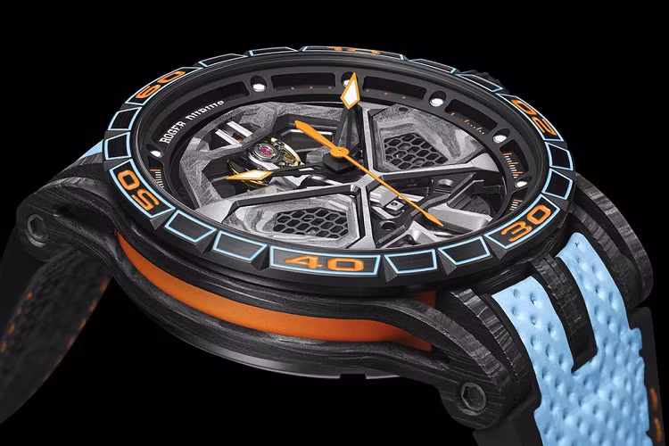 Roger Dubuis cho biết hãng chỉ sản xuất giới hạn đồng hồ này với số lượng 88 cái. Giá đồng hồ Lamborghini Huracan STO có mức bán lẻ là 56.500 USD, tương đương 1,3 tỷ đồng.