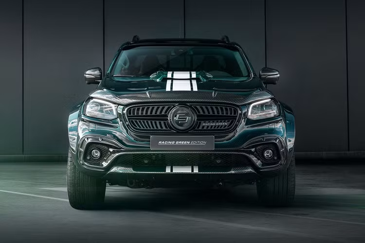 Ngoài ra, tương tự nhiều sản phẩm độ khác của Carlex Design, người dùng nếu tinh ý có thể tìm thấy các họa tiết được làm thủ công trên bề mặt sơn, nhằm gia tăng cá tính cũng như giá trị của chiếc xe.