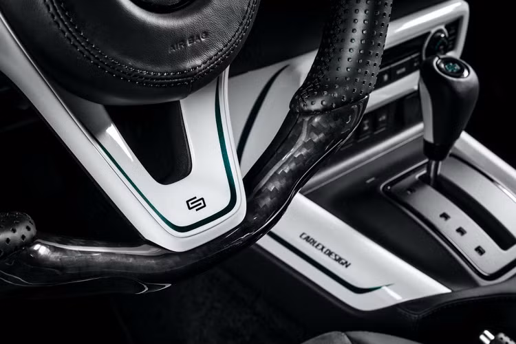 Ngoài những chi tiết thay đổi về mặt ngoại hình, không có nâng cấp nào liên quan đến sức mạnh của xe. Ở phiên bản X250d, mẫu pickup Đức trang bị động cơ tăng áp I4 2.3L với công suất 188 mã lực và mô-men xoắn 450 Nm. Đi cùng với đó là hộp số tự động 7 cấp và hệ dẫn động 4x4. Carlex Design hiện không công bố chi phí cho toàn bộ dự án này. Mercedes-Benz X-Class hạng sang đã bị khai tử vì chi phí sản xuất đắt đỏ. Tại Đức, mẫu bán tải hạng sang từng có giá khởi điểm 53.927 USD.