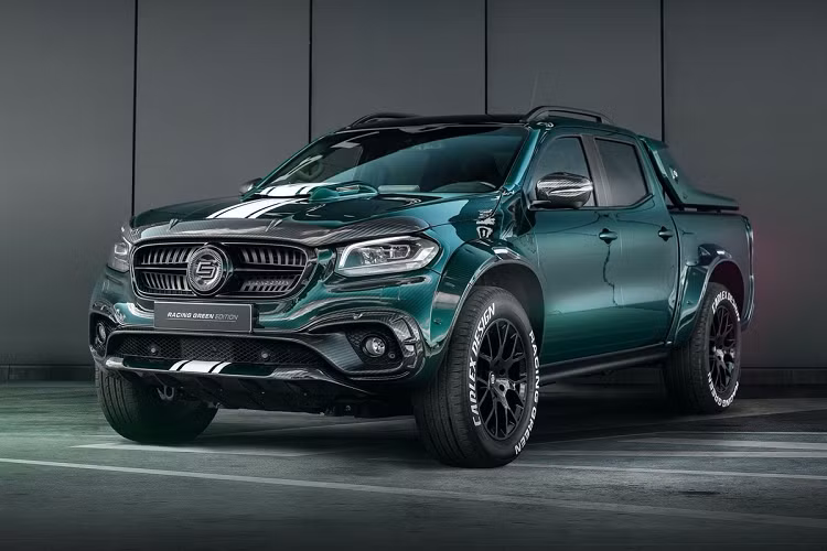 X-Class Racing Green là dự án nâng cấp thứ 10 được thực hiện bởi hãng độ Carlex Design đối với dòng xe bán tải Mercedes-Benz. Khác biệt chính ở ngoại hình là bộ body-kit được làm từ vật liệu carbon và lấy cảm hứng từ các mẫu xe đua.