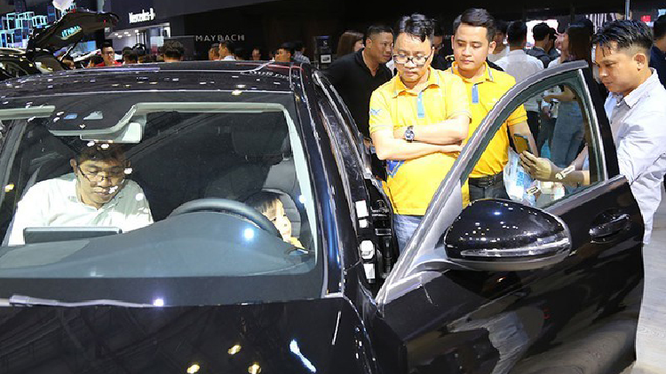 Ton khi tang cao, oto giam tram trieu tai Viet Nam cuoi nam